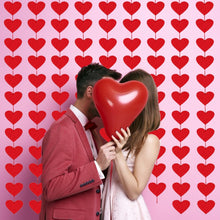 Cargar imagen en el visor de la galería, Guirnalda de fieltro con corazones rojos de 72