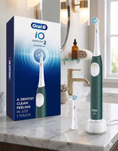 Cargar imagen en el visor de la galería, Oral-B iO Series 2 Kit de inicio de cepillo de dientes eléctrico recargable