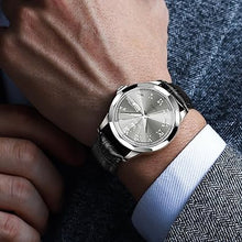 Cargar imagen en el visor de la galería, OLEVS Relojes de pulsera para hombre, a la moda, elegante, con esfera de espejo, de diamante, impermeable, a21 calendario, de cuarzo, correa de cuero, para hombre, azul/blanco/gris