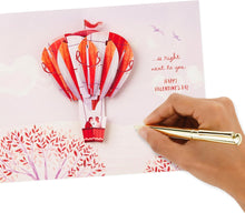 Cargar imagen en el visor de la galería, Tarjeta Desplegable Hallmark Paper Wonder San Valentín