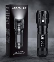 Cargar imagen en el visor de la galería, La Mini LED Linterna táctica, a24