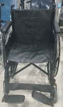 Cargar imagen en el visor de la galería, Silla de ruedas con reposabrazos enteros y reposapiés