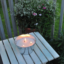 Cargar imagen en el visor de la galería, Lamplight Farms, 1412112, balde galvanizado con vela de Triple-Wick Citronella, 28 onzas., Tradicional, Galvanizado
