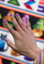 Cargar imagen en el visor de la galería, Grandma Kissed a Gaucho (GC P35)