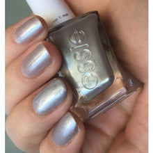 Cargar imagen en el visor de la galería, Fashion Faceoff (570)