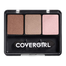 Cargar imagen en el visor de la galería, Covergirl Eye Enhancers Quick-Kit-Trio Shadow 110 arenas brillantes, 0.14 onzas