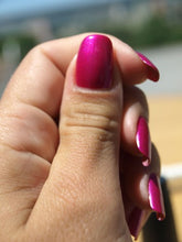 Cargar imagen en el visor de la galería, Flashbulb Fuchsia (GC B31) - Liquidación!