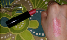 Cargar imagen en el visor de la galería, Lápiz labial Wet n Wild, 504A Pink Ice ✅