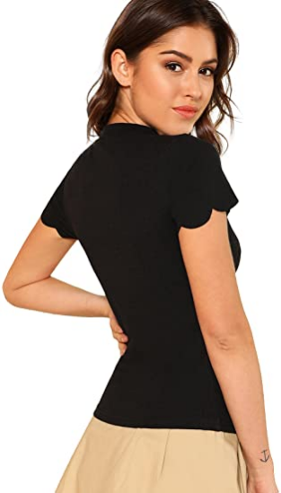 Romwe Camiseta de manga corta para mujer cuello en V corte festoneadoNDP25