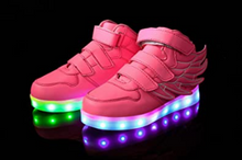 Cargar imagen en el visor de la galería, Tenis con diseño de alas y luces LED de 7 colores intermitentes recargables para niños NDP6