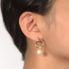 Cargar imagen en el visor de la galería, Pendientes de tuerca de latón chapado en oro de 14 quilates NDP79