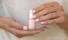 Cargar imagen en el visor de la galería, Romper Room (863)