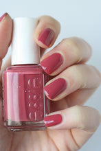 Cargar imagen en el visor de la galería, In Stitches (608/727)