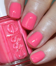 Cargar imagen en el visor de la galería, Strike A Rose (1554)