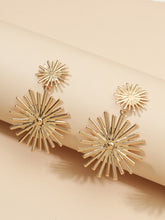 Cargar imagen en el visor de la galería, Aretes colgantes metálicos ✅