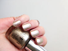 Cargar imagen en el visor de la galería, Glow the extra mile (IS L49)