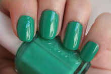 Cargar imagen en el visor de la galería, Ruffles and Feathers #875