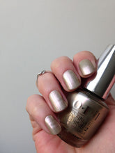 Cargar imagen en el visor de la galería, Glow the extra mile (IS L49)