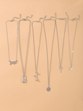 Cargar imagen en el visor de la galería, Collar con dije de mariposa y flor de 6 piezas ✅