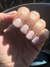 Cargar imagen en el visor de la galería, Lisbon Wants Moor OPI (GC L16)