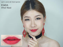 Cargar imagen en el visor de la galería, Lápiz labial Wet n Wild, Red Hot 540A