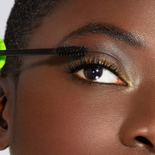 Cargar imagen en el visor de la galería, Maybelline Great Lash muñeca Mania, 00 Blackest Negro