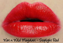 Cargar imagen en el visor de la galería, Lápiz labial mate Wet n Wild, Stoplight Red ✅