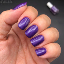 Cargar imagen en el visor de la galería, Hold’em Tight (1581)