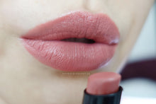 Cargar imagen en el visor de la galería, Lápiz labial mate Wet n Wild, Bare it All ✅
