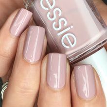 Cargar imagen en el visor de la galería, Go Go Geisha (1002)