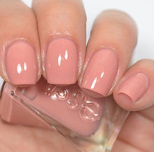 Cargar imagen en el visor de la galería, Pinned Up (60)