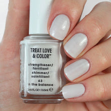 Cargar imagen en el visor de la galería, In the balance (63)