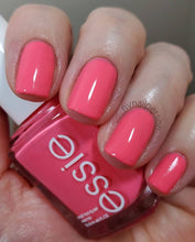 Cargar imagen en el visor de la galería, Strike A Rose (1554)