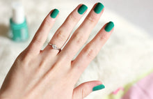 Cargar imagen en el visor de la galería, Ruffles and Feathers #875