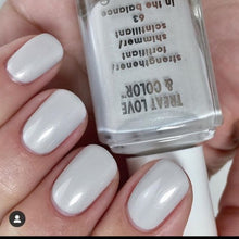 Cargar imagen en el visor de la galería, In the balance (63)