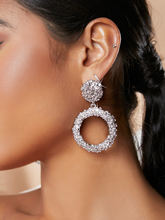Cargar imagen en el visor de la galería, Aretes colgantes redondos con dije ✅