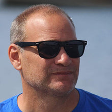 Cargar imagen en el visor de la galería, Gafas de sol negras a granel para fiestas, 12 unidades NDP67