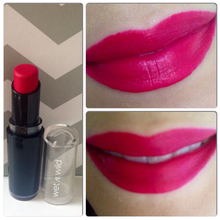 Cargar imagen en el visor de la galería, Lápiz labial mate Wet n Wild, Cherry Picking ✅