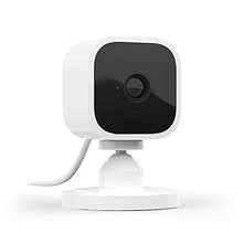 Cargar imagen en el visor de la galería, Blink Mini - Cámara de seguridad inteligente compacta, conectable, para interiores, con video de alta definición 1080 y detección de movimiento, funciona con Alexa - 1 cámara (blanco) Ln23
