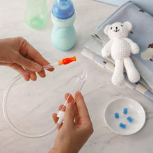 Cargar imagen en el visor de la galería, NeilMed Baby NasaKleen Aspirador nasal oral con 49 filtros y estuche de viaje
