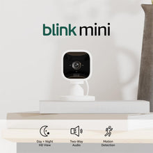Cargar imagen en el visor de la galería, Blink Mini - Cámara de seguridad inteligente compacta, conectable, para interiores, con video de alta definición 1080 y detección de movimiento, funciona con Alexa - 1 cámara (blanco) Ln23
