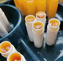 Cargar imagen en el visor de la galería, Candelilla - Pellets de cera vegana para cosméticos
