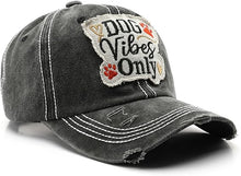 Cargar imagen en el visor de la galería, Gorra de béisbol unisex con ln25  parche bordado vintage desgastado con texto "Dog Vibes Only"
