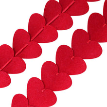 Cargar imagen en el visor de la galería, Guirnalda de fieltro con corazones rojos de 72
