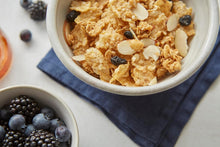 Cargar imagen en el visor de la galería, Great Grains Cereal de desayuno con pasas, dátiles y nueces pecanas, cereal de pasas con dátiles dulces y racimos de granola

