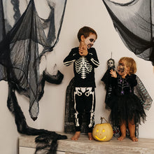 Cargar imagen en el visor de la galería, LessMo 200x80Inch (5x2m) Halloween Black Creepy Cloth para decoraciones de fiestas al aire libre, gasa de tela espeluznante y aterradora
