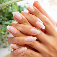 Cargar imagen en el visor de la galería, Gelish Aceite de cutícula hidratante y fortalecedo
