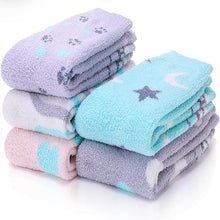 Cargar imagen en el visor de la galería, Calcetines peludos de mujer Zapatillas
