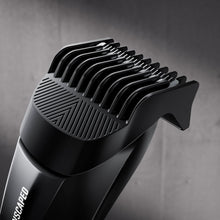 Cargar imagen en el visor de la galería, MANSCAPED® El dúo de aseo facial contiene: el recortador de barba Beard Hedger®ln23 Premium Precision y el recortador de pelo Weed Whacker® 2.0 para nariz y orejas
