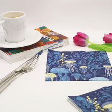 Cargar imagen en el visor de la galería, 30 servilletas de papel de diseño premium, 3 capas, 6.5 x 6.5 pulgadas, plegables,ln23 desechables, decorativas, para almuerzo, cena, color azul oscuro
